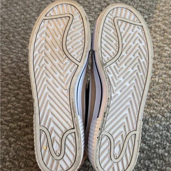 Women’s Nike sneakers - Picture 4 of 4